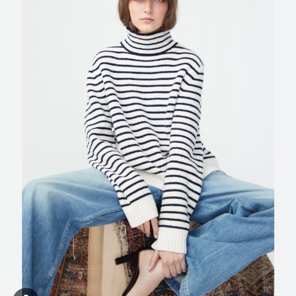 KULE The Banks Boxy Turtleneck - size M